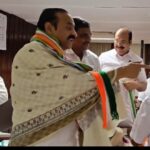 സതീശനെ കരഘോഷത്തോടെ സ്വീകരിച്ചു കോൺഗ്രസ് നിയമസഭാ കക്ഷി യോഗം