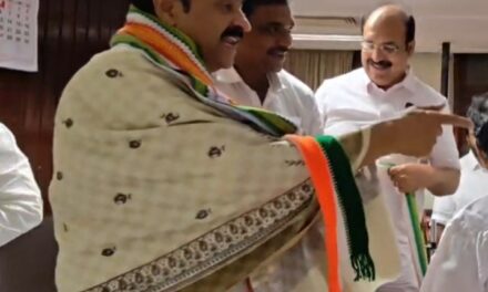 സതീശനെ കരഘോഷത്തോടെ സ്വീകരിച്ചു കോൺഗ്രസ് നിയമസഭാ കക്ഷി യോഗം