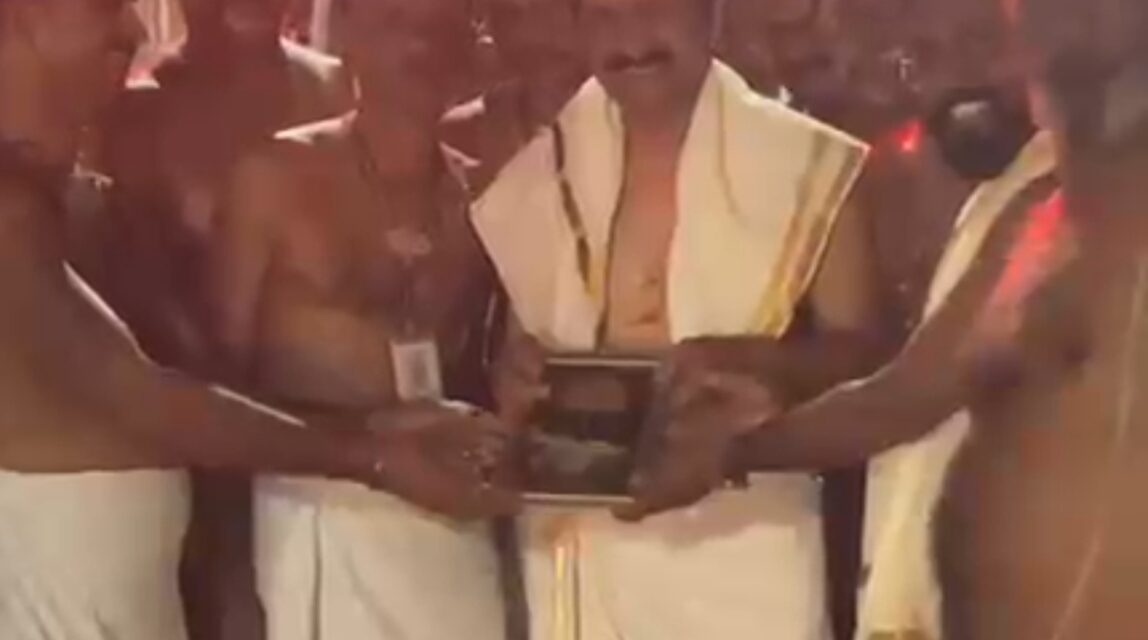 നിയുക്ത മുഖ്യമന്ത്രി വിഡി സതീശൻ പത്മനാഭസ്വാമി ക്ഷേത്ര ദർശനം നടത്തുന്നു ( വീഡിയോ)