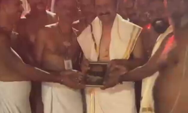 നിയുക്ത മുഖ്യമന്ത്രി വിഡി സതീശൻ പത്മനാഭസ്വാമി ക്ഷേത്ര ദർശനം നടത്തുന്നു ( വീഡിയോ)