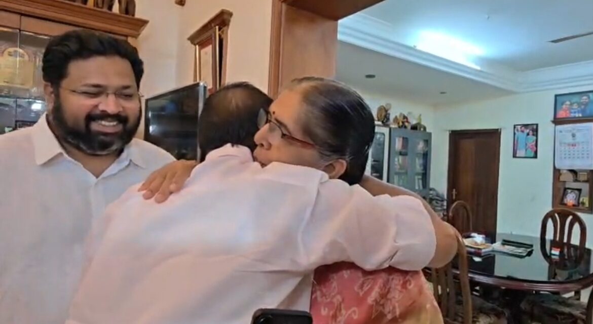 ഓർമകളുടെ കണ്ണീർ തുടച്ച് കാർത്തികേയൻ്റെ വസതിയിൽ വി.ഡി സതീശൻ