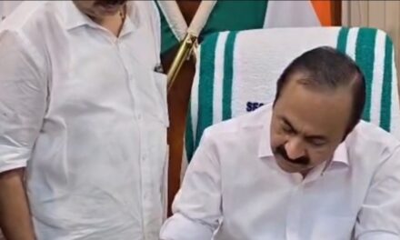 വി ഡി സതീശൻ ഓഫീസിലെത്തിമുഖ്യമന്ത്രിയായി ചുമതലയേൽക്കുന്നു video