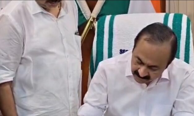 വി ഡി സതീശൻ ഓഫീസിലെത്തിമുഖ്യമന്ത്രിയായി ചുമതലയേൽക്കുന്നു video