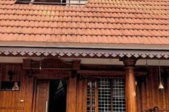 ലാൻഡിങ്ങിൽ വിമാനം താഴ്ന്നു പറന്നു നെടുമ്പാശ്ശേരിയിൽ വീടിൻറെ ഓടുകൾ പറന്നു