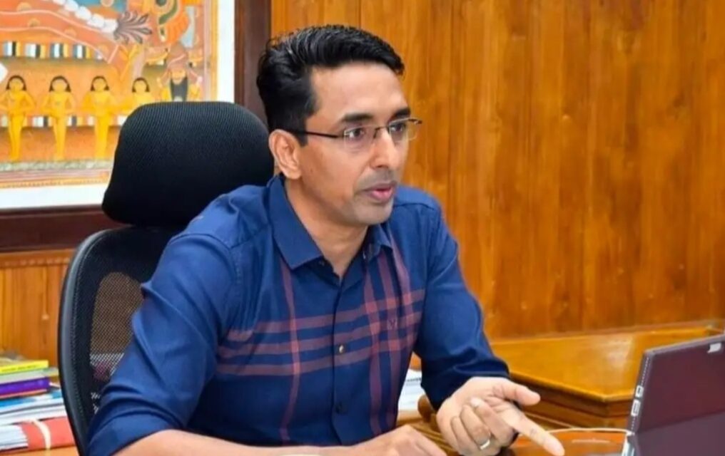 ഐഎഎസ് തലപ്പത്ത് അഴിച്ചു പണി 6 ജില്ലാ കളക്ടർമാർക്ക് മാറ്റം