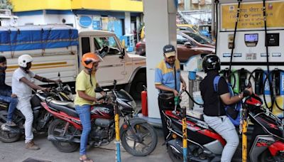 പെട്രോള്‍ വില വര്‍ധനയ്ക്കു സമ്മര്‍ദം, സാഹചര്യം വിലയിരുത്താന്‍ കേന്ദ്രം