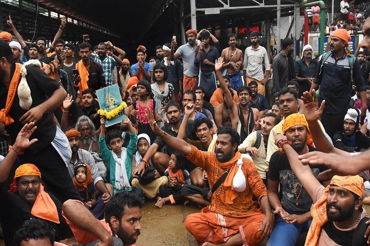 ശബരിമല യുവതി പ്രവേശന പ്രതിഷേധത്തിലുളള കേസുകളും പിന്‍വലിക്കാന്‍ യുഡിഎഫ് സര്‍ക്കാര്‍