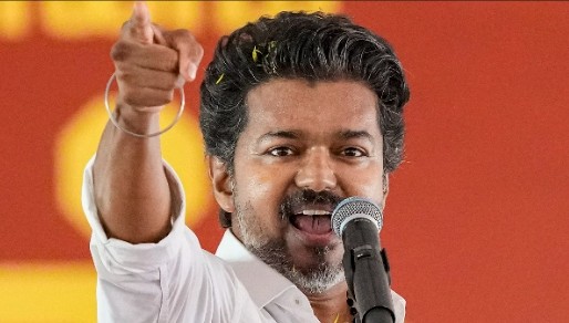 തമിഴ്നാട്ടിൽ വിജയ് തരംഗം! തമിഴ്‌നാട്ടിൽ 106 സീറ്റുകളിൽ ലീഡുമായി ടിവികെ, അടിപതറി ഡിഎംകെ