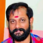 ഭാര്യ പല തവണ ഫോണിൽ വിളിച്ചിട്ടും കോൾ എടുത്തില്ല,  ഒടുവിൽ കടയുടെ പരിസരത്ത് അമ്പതുകാരനെ മരിച്ച നിലയിൽ കണ്ടെത്തി