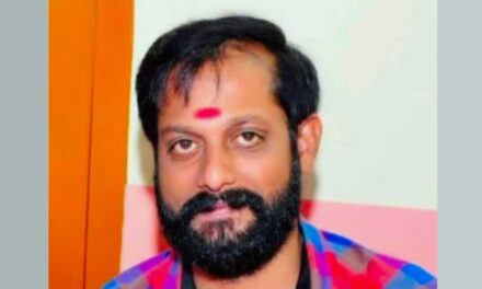 ഭാര്യ പല തവണ ഫോണിൽ വിളിച്ചിട്ടും കോൾ എടുത്തില്ല,  ഒടുവിൽ കടയുടെ പരിസരത്ത് അമ്പതുകാരനെ മരിച്ച നിലയിൽ കണ്ടെത്തി