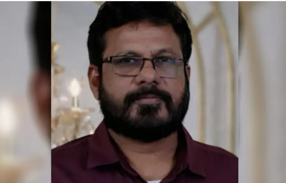 കാട് വെട്ടുന്നതിനിടെ പെരുന്തേനീച്ചയുടെ കുത്തേറ്റ് അധ്യാപകൻ മരിച്ചു
