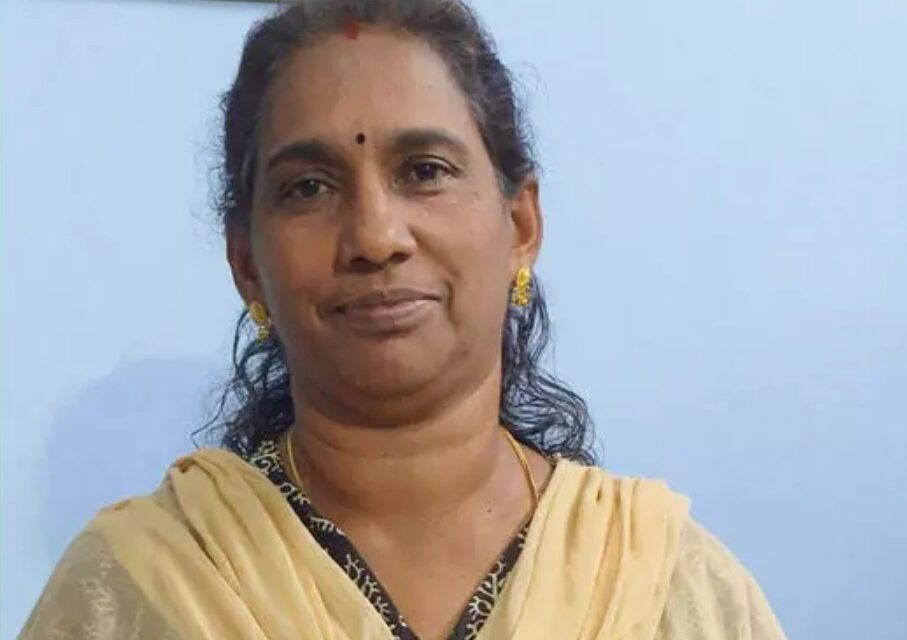 മകനൊപ്പം യാത്ര ചെയ്യുന്നതിനിടെ ഷാള്‍ കുരുങ്ങി സ്‌കൂട്ടര്‍ അപകടത്തില്‍പ്പെട്ടു : റിട്ട. അധ്യാപിക മരിച്ചു