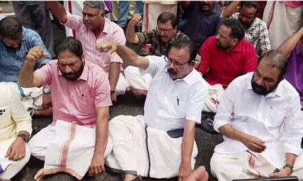 ‘പിണറായി വിജയൻ്റെ വീട്ടിലെ ഇഡി റെയ്ഡ് രാഷ്ട്രീയ പകപോക്കൽ, അച്ഛനായി എന്നതിന്റെ പേരിൽ പിണറായിക്കെതിരെ കേസെടുക്കാനാകില്ല’; പിണറായി വിജയന്‍റെ തിരുവനന്തപുരത്തെ വീടിന് മുന്നില്‍ വന്‍ സംഘര്‍ഷം