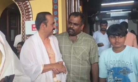ഫലം വരും മുമ്പ്കൊല്ലൂരിലെത്തി ഇഷ്ട ദേവതയെ തൊഴുത് സതീശൻ