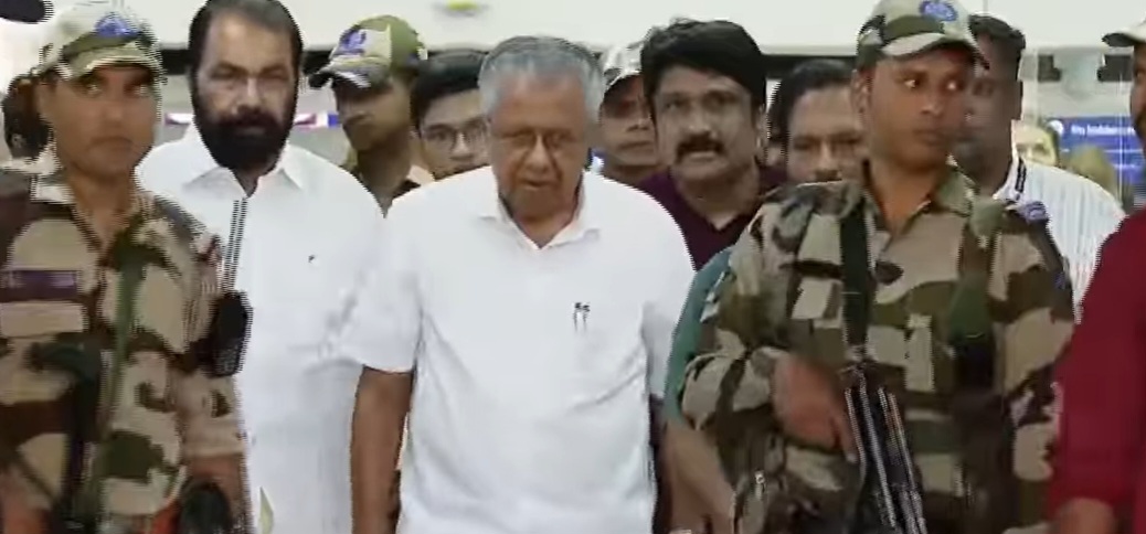 ‘സിഎമ്മേ…സിഎമ്മേ…’ആളകമ്പടികളില്ലാതെ പിണറായി തലസ്ഥാനത്ത്; മാധ്യമങ്ങൾക്കു മുന്നിൽ മൗനം; വിവാദങ്ങൾ നിറഞ്ഞ ഔദ്യോഗിക വസതിയിൽ നിന്ന് ചിന്താ ഫ്ലാറ്റിലേക്ക്