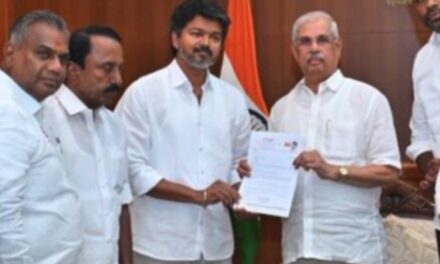 തമിഴ്നാട്ടിൽ സർക്കാർ രൂപീകരണത്തിന് അവകാശവാദം ഉന്നയിച്ച് ഗവർണറെ കണ്ട് വിജയ്