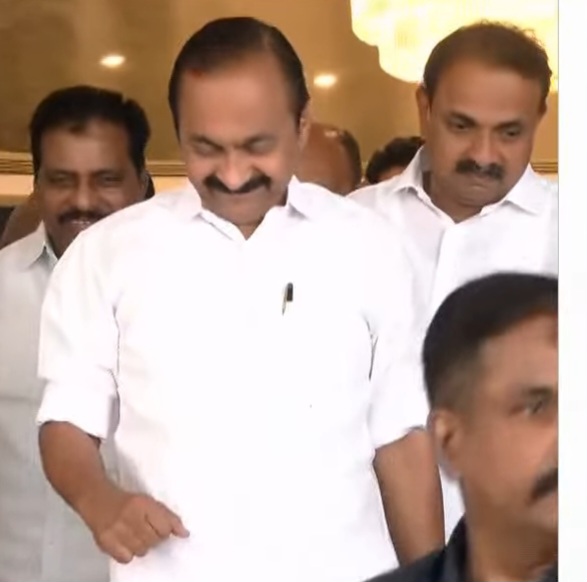 മുഖ്യമന്ത്രി തീരുമാനം ഹൈക്കമാൻ്റിന് വിട്ട് കോൺഗ്രസ് നിയമസഭാ കക്ഷി യോഗം