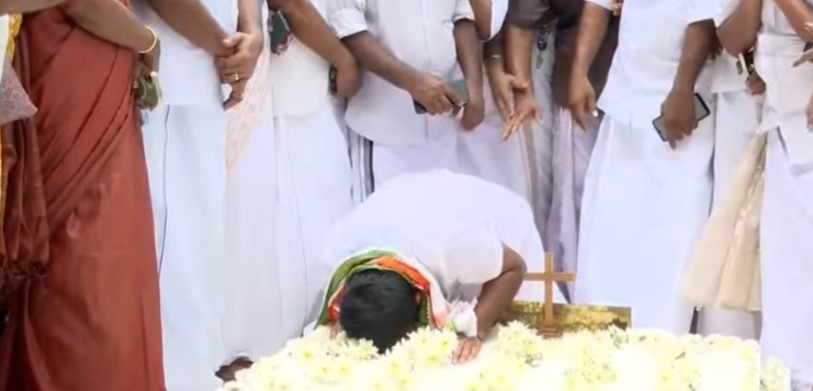 അപ്പയുടെ കല്ലറയിൽ പ്രാർത്ഥിച്ചു വികാരാധീനനായി ചാണ്ടി ഉമ്മൻ
