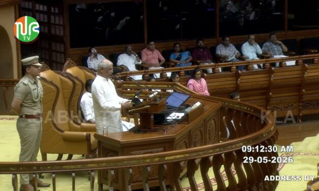 സ്ത്രീകൾക്ക് കെഎസ്ആർടിസി ബസിൽ സൗജന്യ യാത്ര,  25 ലക്ഷം രൂപയുടെ ഉമ്മൻചാണ്ടി ആരോഗ്യ ഇൻഷുറൻസ്