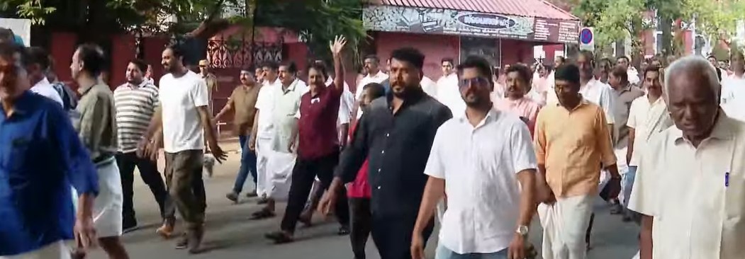 ഉത്സവലഹരിയില്‍ തലസ്ഥാനം, ടിം വി.ഡി സതീശന്‍ ഇന്ന് സത്യപ്രതിജ്ഞ ചെയ്ത് അധികാരമേല്‍ക്കും