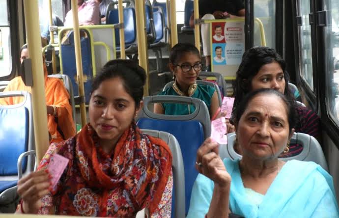 കെഎസ്ആർടിസി ബസ്സിൽ സ്ത്രീകൾക്ക് സൗജന്യ യാത്ര : വാഗ്ദാനം പാലിക്കാൻ  നടപടികൾ തുടങ്ങി