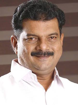 രാഹുൽ ഗാന്ധിക്കും കേരള മുഖ്യമന്ത്രിയാവാം, ഹൈക്കമാൻഡ് തീരുമാനിച്ചാൽ മതി മൊട്ടയടി ബെറ്റിൽ നിന്നും റിയാസ് പിന്മാറി