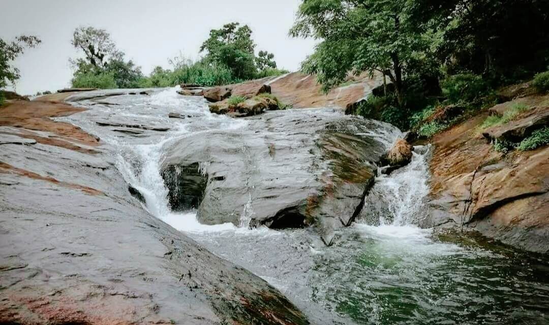 മെഡിക്കല്‍ വിദ്യാര്‍ഥികളുടെ മുങ്ങി മരണം: കണ്ണീര്‍പുഴയായി നാട്