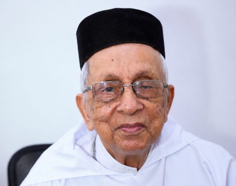 മണര്‍കാട് പള്ളി വികാരി ഇ.ടി.കുര്യാക്കോസ് ഇട്ടിയേടത്ത് കോറെപ്പിസ്‌കോപ്പയുടെ കബറടക്കം തിങ്കളാഴ്ച്ച