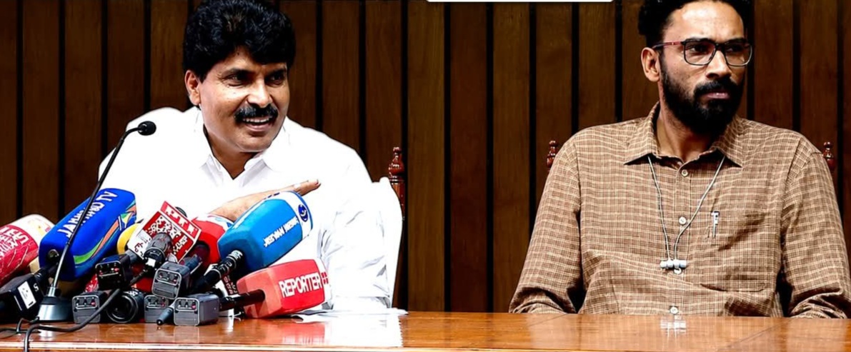 മന്ത്രി സിദ്ദിഖിനൊപ്പം ശ്രീറാം വെങ്കിട്ടരാമൻ, പ്രതിഷേധിച്ച് തിരുവനന്തപുരത്തെ മാധ്യമപ്രവർത്തകർ, മുൻ മന്ത്രി പ്രസാദിനൊപ്പം വെങ്കിട്ടരാമൻ ഇരിക്കുന്ന ചിത്രം പുറത്തുവിട്ടു സോഷ്യൽ മീഡിയ