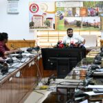 റബർ മേഖലയ്ക്ക് പുതിയ പാക്കേജിനുള്ള രൂപരേഖയുമായി റബ്ബർ ബോർഡ് ചെയർമാൻ എൻ. ഹരി കേന്ദ്രമന്ത്രിയെ കാണുന്നു.ബിജെപി സംസ്ഥാന അധ്യക്ഷൻ രാജീവ് ചന്ദ്രശേഖർക്ക് ഒപ്പം