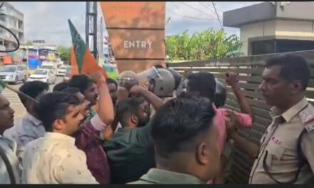 തൊടുപുഴയിൽ നേഴ്സ് ജീവനൊടുക്കാൻ ശ്രമിച്ച സംഭവത്തിൽ യുവമോർച്ച മാർച്ച്
