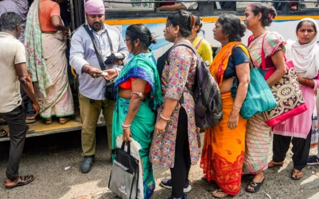 ബംഗാളിലെ സര്‍ക്കാര്‍ ബസുകളില്‍ വനിതകളുടെ സൗജന്യയാത്രാ പദ്ധതി ആരംഭിച്ചു