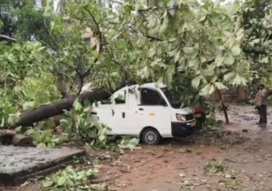 തൃശൂരില്‍ മിന്നല്‍ ചുഴലി