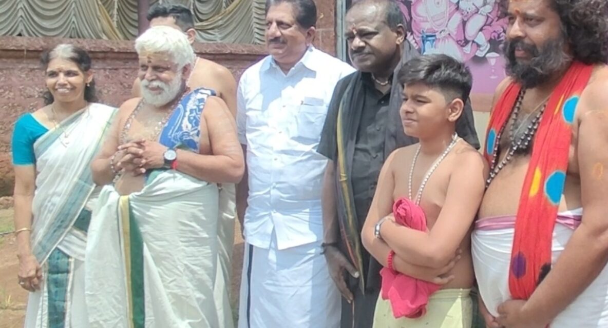 മള്ളിയൂർ മഹാഗണപതിയെ തൊഴുത് കേന്ദ്രമന്ത്രിയും മുൻ കർണാടക മുഖ്യമന്ത്രിയുമായ എച്ച് ഡി കുമാരസ്വാമി