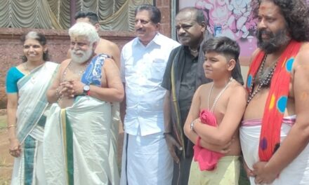 മള്ളിയൂർ മഹാഗണപതിയെ തൊഴുത് കേന്ദ്രമന്ത്രിയും മുൻ കർണാടക മുഖ്യമന്ത്രിയുമായ എച്ച് ഡി കുമാരസ്വാമി