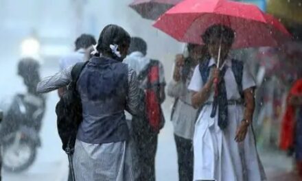 സംസ്ഥാനത്ത് കനത്ത മഴ, രണ്ട് ജില്ലകളിലെ വിദ്യാഭ്യാസ സ്ഥാപനങ്ങള്‍ക്ക് നാളെ അവധി