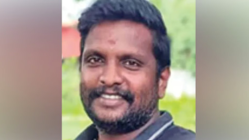 റോഡരികിൽ ചായ കുടിച്ചു നിൽക്കെ, കാർ നിയന്ത്രണംവിട്ട് പാഞ്ഞുകയറി; യുവാവിന് ദാരുണാന്ത്യം; അപകടം ഭാര്യയുടെ കൺമുന്നിൽ