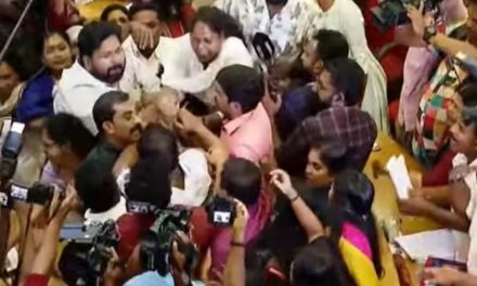 തിരുവനന്തപുരം കോര്‍പ്പറേഷനില്‍ കയ്യാങ്കളി, ബിജെപി-യുഡിഎഫ് അംഗങ്ങള്‍ നേര്‍ക്കുനേര്‍; ഹാജര്‍ രജിസ്റ്ററിനായി പിടിവലി, കയ്യാങ്കളി