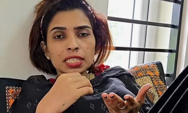 ‘ഉറങ്ങാൻ പോലും പറ്റുന്നില്ല, ഛർദ്ദിയും ശരീരമാകെ വേദനയും, നേരെ ഇരിക്കാൻ വയ്യ : കീമോതെറാപ്പി അനുഭവങ്ങൾ പങ്കി‌ട്ട് രേണു സുധി
