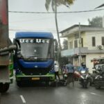 കോട്ടയത്ത്  ബസിനടിയിൽപ്പെട്ട സ്‌കൂട്ടർ യാത്രക്കാരൻ അത്ഭുതകരമായി രക്ഷപ്പെട്ടു