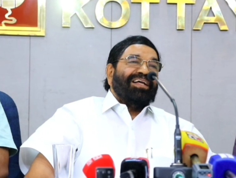 ബി. അശോക് ഐ.എ എസ് കാവിവല്‍ക്കരണത്തിന് പച്ചക്കൊടി കാണിച്ച ഐ.എസ്.എസുകാരില്‍ പ്രധാനിയെന്ന് വി.എന്‍ വാസവന്‍, ദിവ്യ എസ് അയ്യരെ തുറമുഖ വകുപ്പിൽ നിന്നും മാറ്റിയതിലും വിമർശനം
