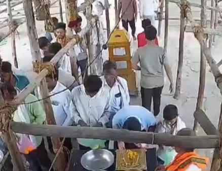 മഹാരാഷ്ട്രയിൽ ക്ഷേത്രത്തിന്റെ മേൽക്കൂര തകർന്നുവീണ് നാലുപേർ മരിച്ചു