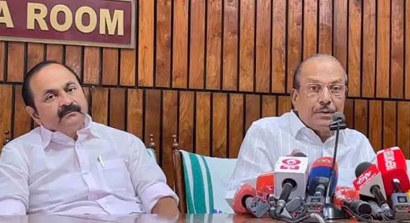ചമ്പക്കുളം മൂലം വള്ളംകളി പ്രാദേശിക അവധി വിവാദത്തിൽ മുഖ്യമന്ത്രിക്ക് അനുകൂലമായി പ്രതികരിച്ച് മന്ത്രി പി.കെ കുഞ്ഞാലിക്കുട്ടി