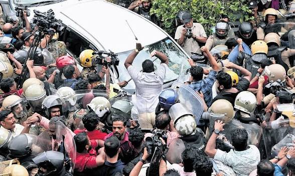 ഇഡി ആക്രമണം : പ്രോസിക്യൂട്ടറെ എതിർകക്ഷിയാക്കി അസാധാരണ നടപടിക്ക് സർക്കാർ