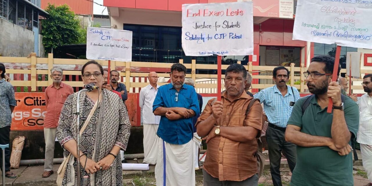 ജന്തർമന്തറിൽ നടക്കുന്ന പ്രക്ഷോഭത്തിന് ഐക്യദാർഢ്യം പ്രഖ്യാപിച്ച് തൃശൂരിൽ പ്രകടനം