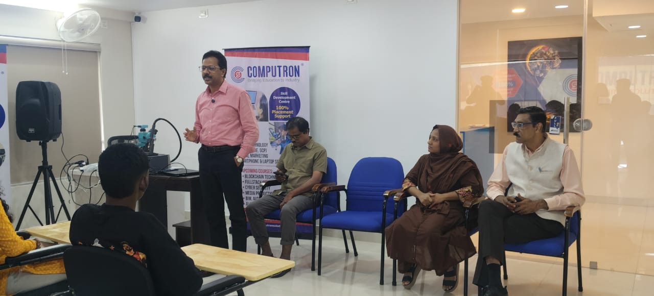 സൗജന്യ കരിയർ വർക്ക്‌ഷോപ്പും പ്രീ-ഓറിയന്റേഷൻ ക്യാമ്പും