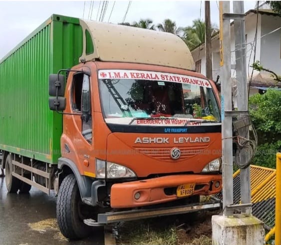 വിദ്യാർത്ഥികൾക്ക് നേരെ ലോറി പാഞ്ഞുകയറി: വിദ്യാർത്ഥി കൊല്ലപ്പെട്ടു