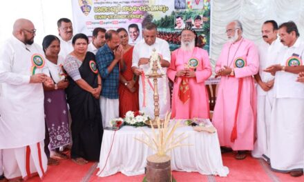 ആഘോഷത്തിരയിലേറി മാലിയിൽ പുളിക്കത്ര തറവാട്ടിൽ കളിവള്ളം നീരണിഞ്ഞതിന്റെ ശതാബ്ദി ആഘോഷം 