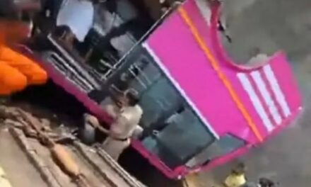 കുറ്റിപ്പുറത്ത് ബസ് ഡിവൈഡറിൽ തട്ടി മറിഞ്ഞു. ഒരാൾ മരിച്ചു, നിരവധി പേർക്ക് പരിക്ക്