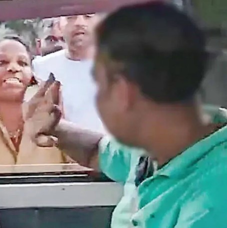 മദ്യപിച്ച് വാഹനമോടിച്ച തൂഫാന്‍ സംഘത്തിലെ പോലീസ് ഉദ്യോഗസ്ഥര്‍ക്ക് സസ്‌പെന്‍ഷന്‍